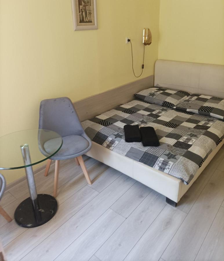 A-Piramida Appartement Wrocław Buitenkant foto